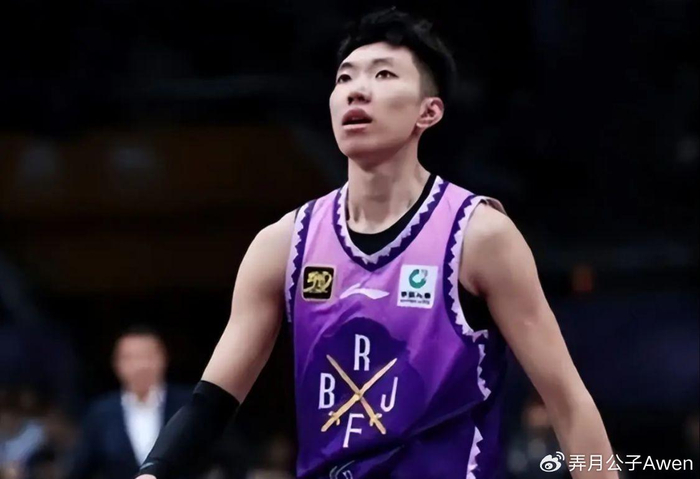 V体育官网-这就是国家队后卫？全场8分垃圾时间刷6分，球迷：刷分也刷不明白|周琦|廖三宁|体育赛事讨论|张庆鹏|中国男篮_新浪体育_新浪新闻