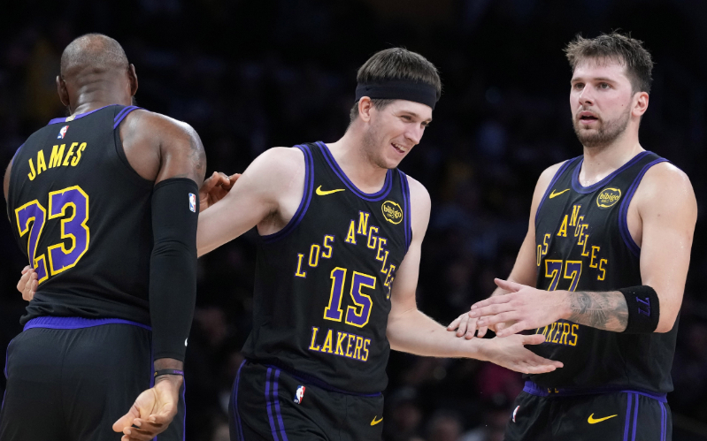 V体育APP-10胜2负！里夫斯要签2.4亿美金顶薪，老詹该和湖人说再见了